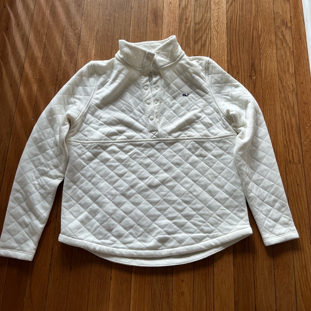 White vineyard vines Quilted Pullover